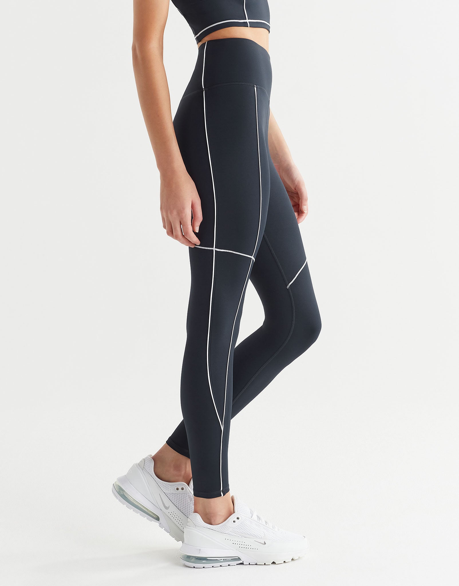 Lilybod-Amara-Legging-Navy-White-LL163-C23-NB-6.jpeg