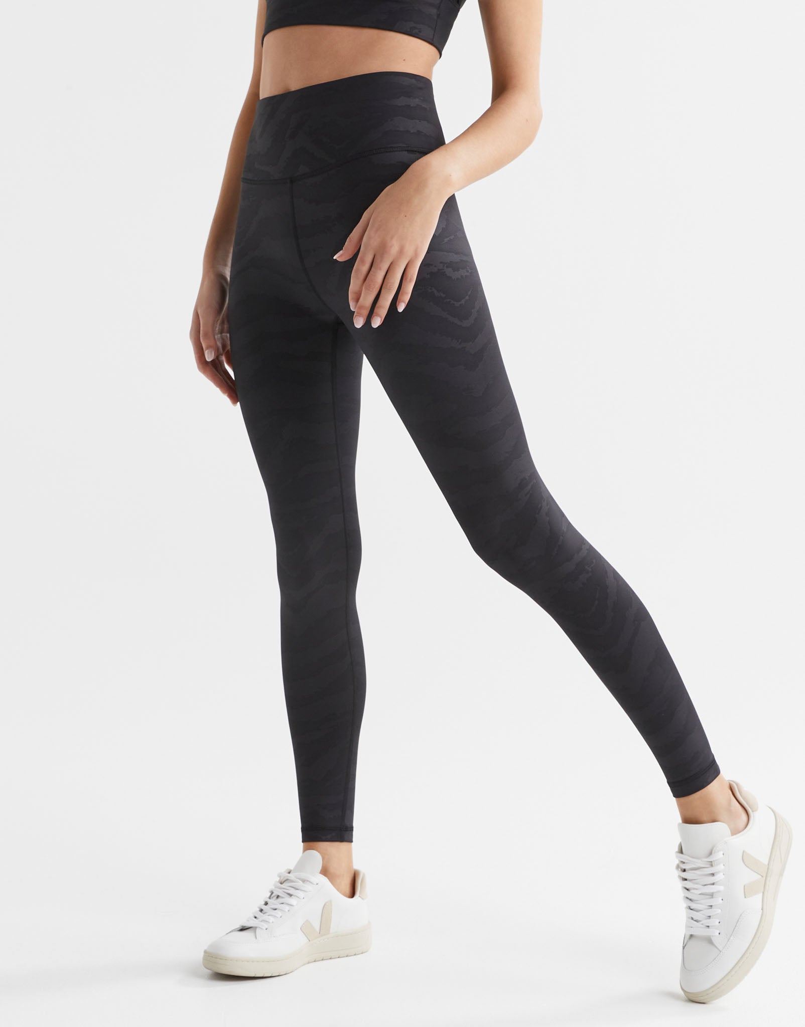 Lilybod-Ariana-Legging-Black-Tiger-Print-LL33-TB-4.jpeg