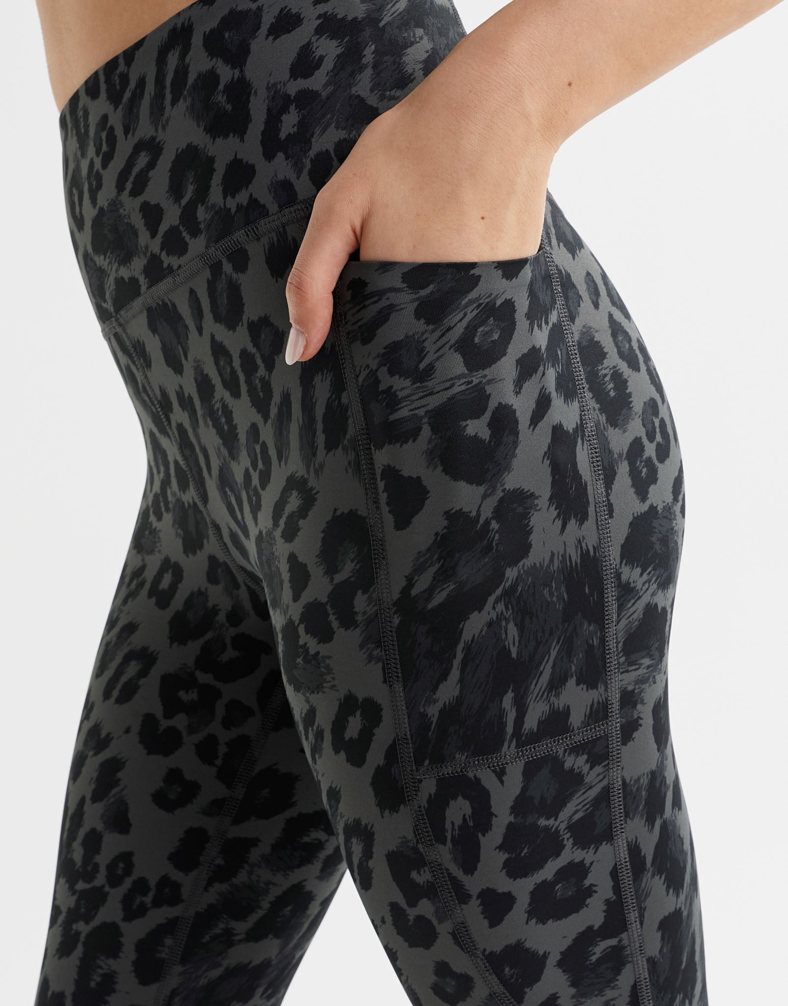 Lilybod-Becca-Legging-Mineral-Grey-Leopard-LL131-MGLP-2.jpeg