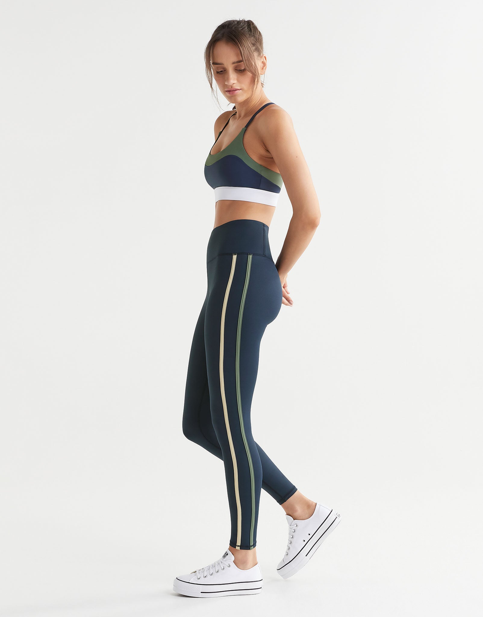Lilybod-CHELSEA-Legging-Navy-Blue-LL174-NB-02.jpeg