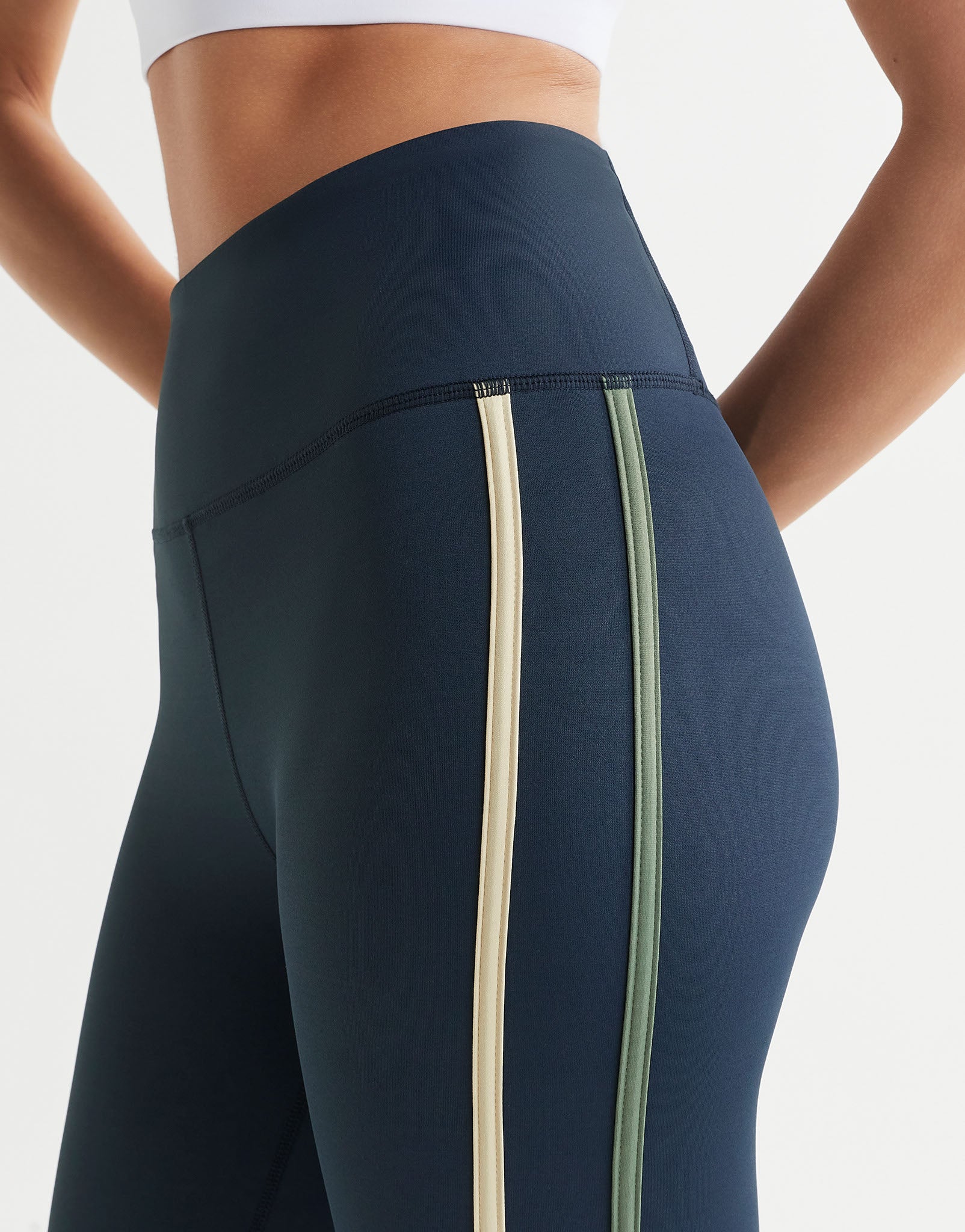 Lilybod-CHELSEA-Legging-Navy-Blue-LL174-NB-09.jpeg