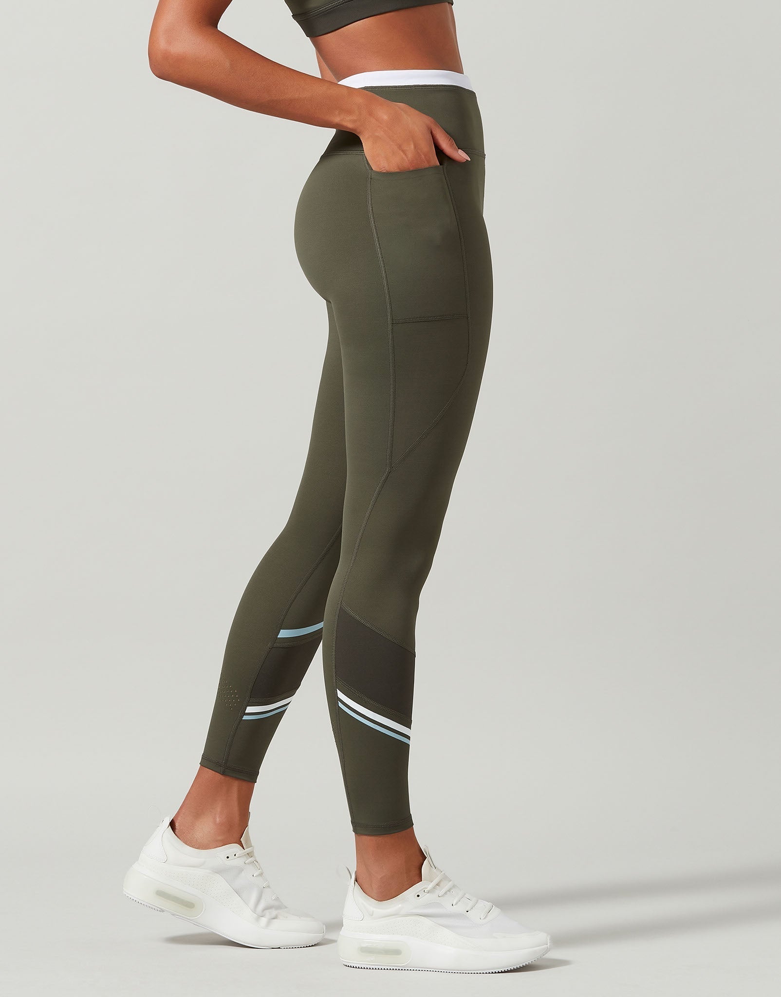 Lilybod-Nile-XR-Tarmac-White-Blue-LL79-MWU-3_d01123ae-58b3-45f2-b16f-792274a7c0bc.jpg
