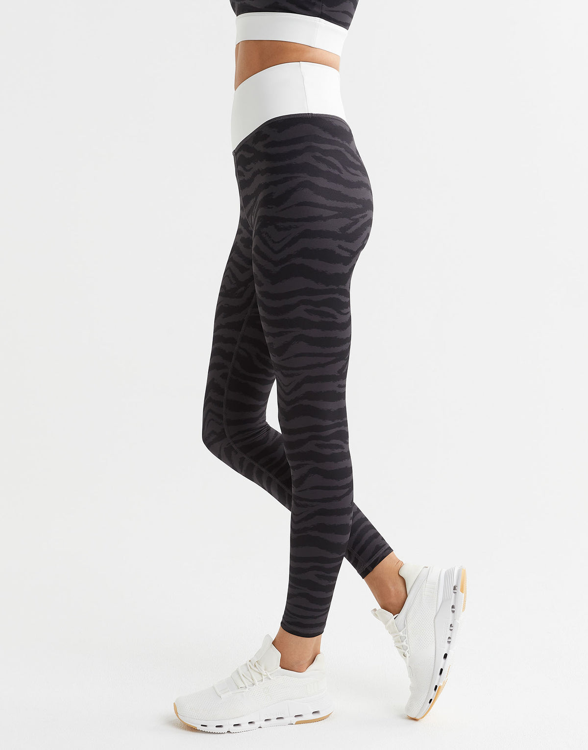 Lilybod-Piper-Legging-Black-Zebra-Print-Snow-White-LL123-BZW-4.jpeg