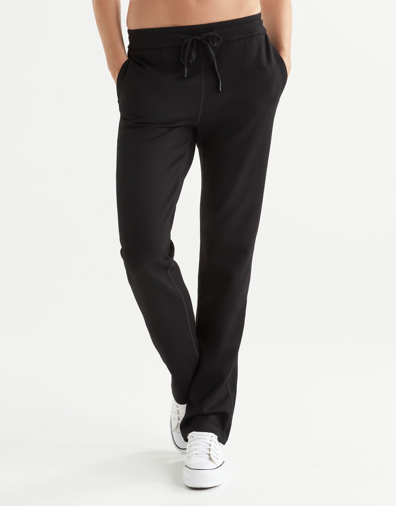 Lilybod_AIMIE_Relaxed_Fit_Jogger_Black_LL85W_BL_02_n.jpeg