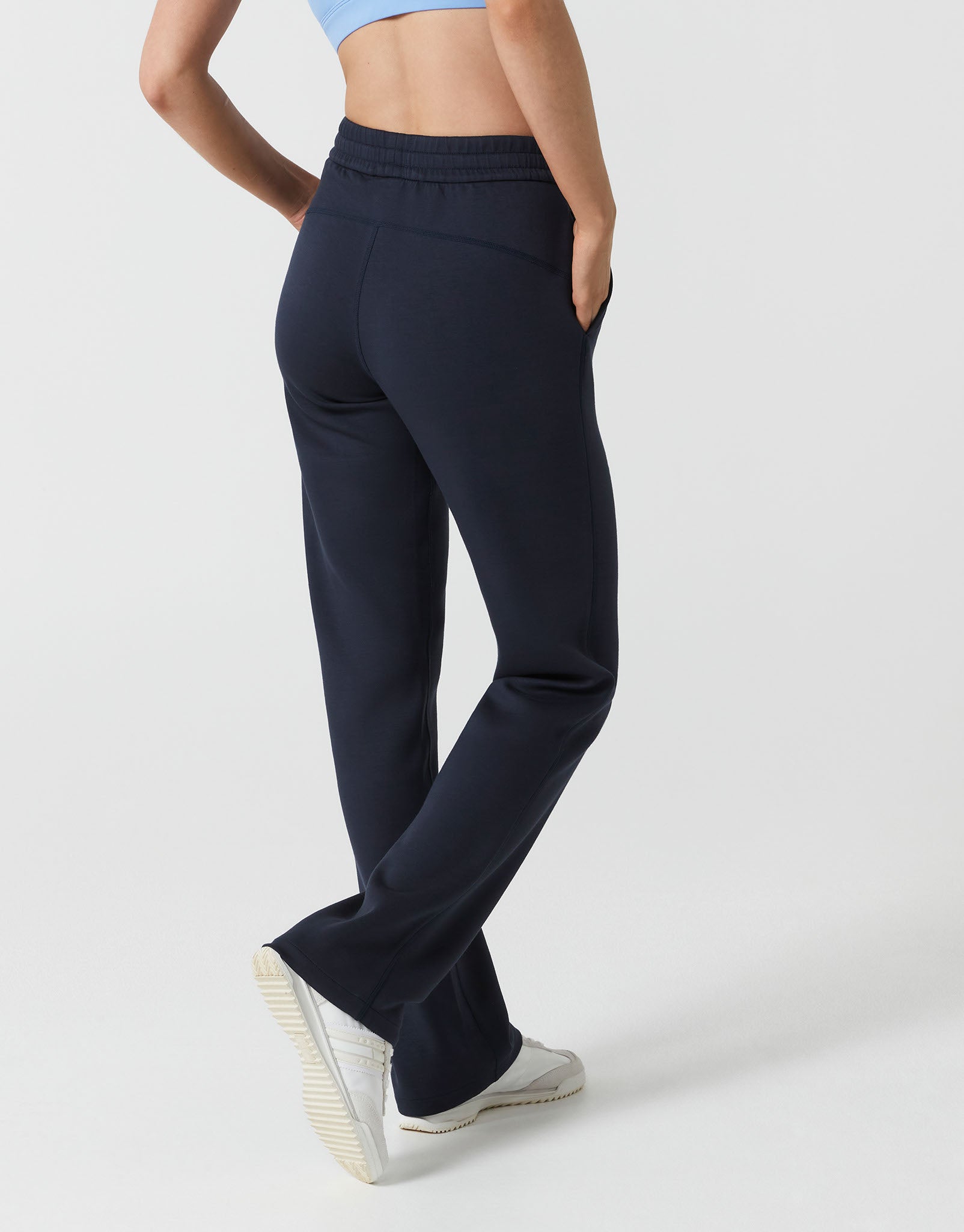 Lilybod_AIMIE_Relaxed_Fit_Jogger_Navy_LL85W_NB_04.jpeg