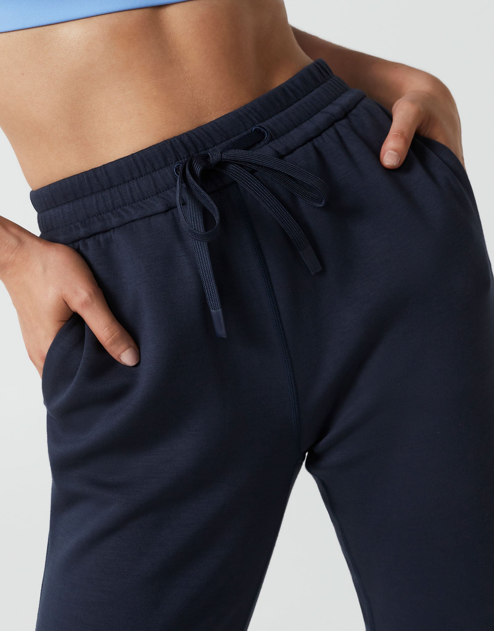 Lilybod_AIMIE_Relaxed_Fit_Jogger_Navy_LL85W_NB_06.jpeg
