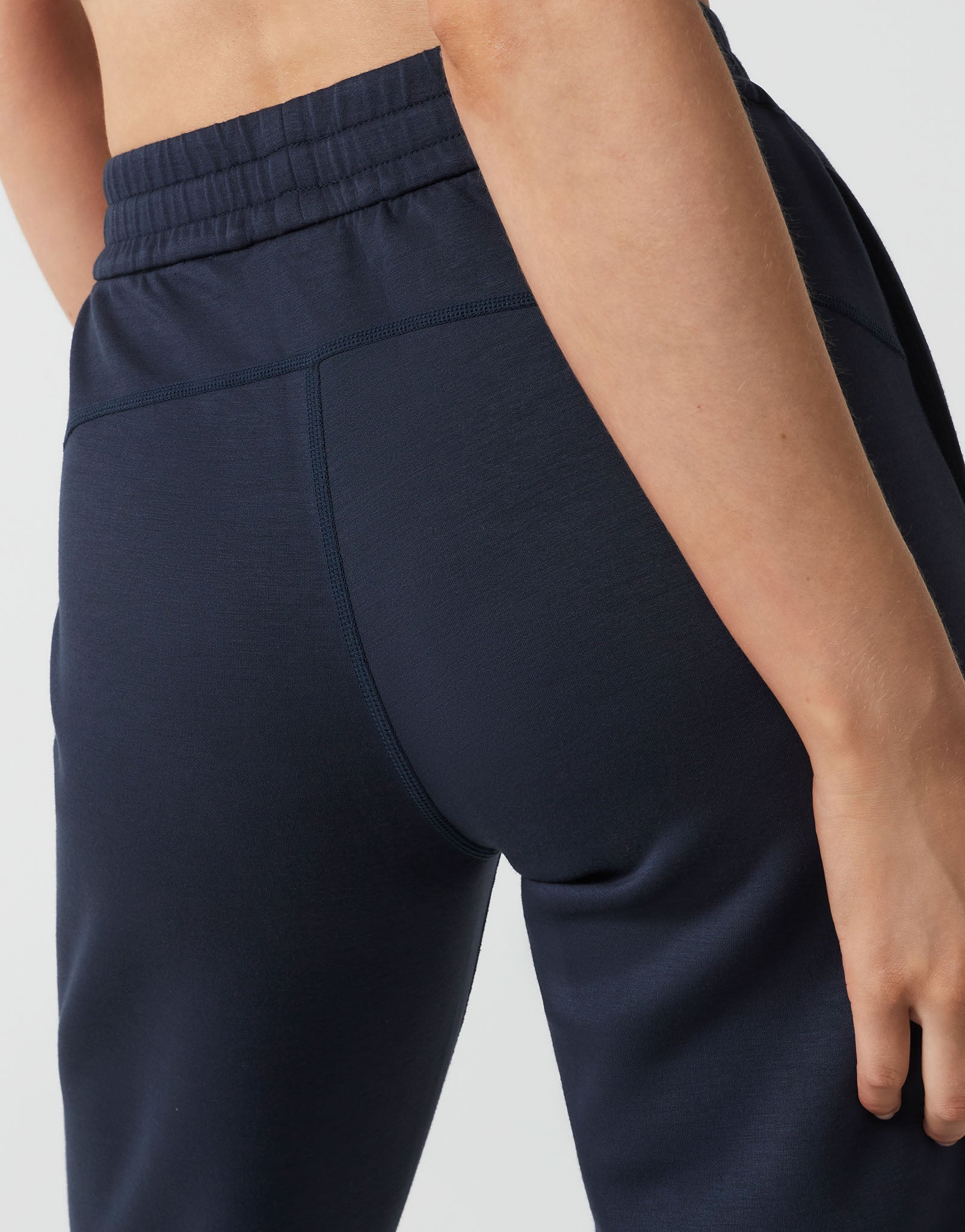 Lilybod_AIMIE_Relaxed_Fit_Jogger_Navy_LL85W_NB_08.jpeg