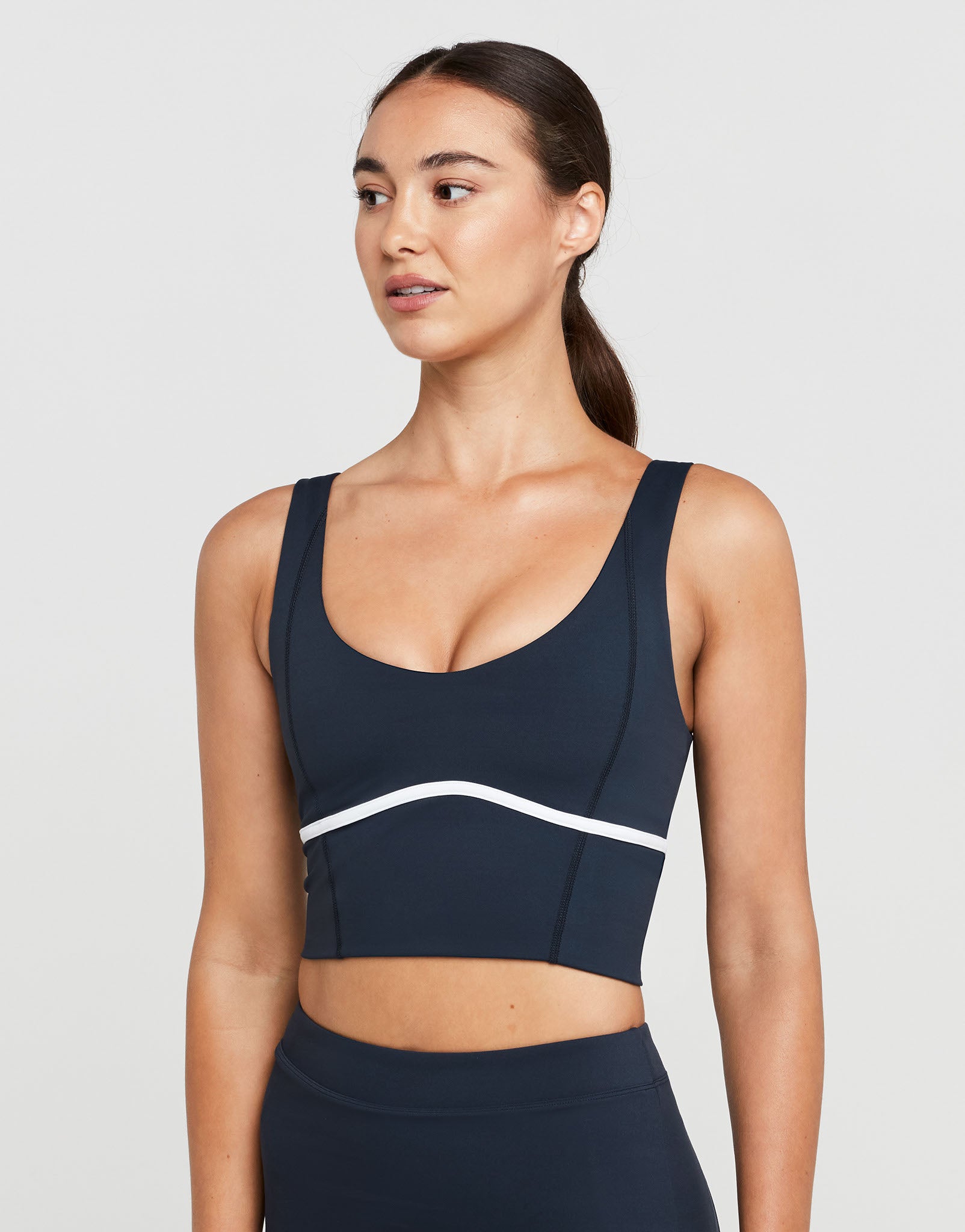 Lilybod_AVA_Sports_Bra_Navy_White_LC72_NB_02.jpeg