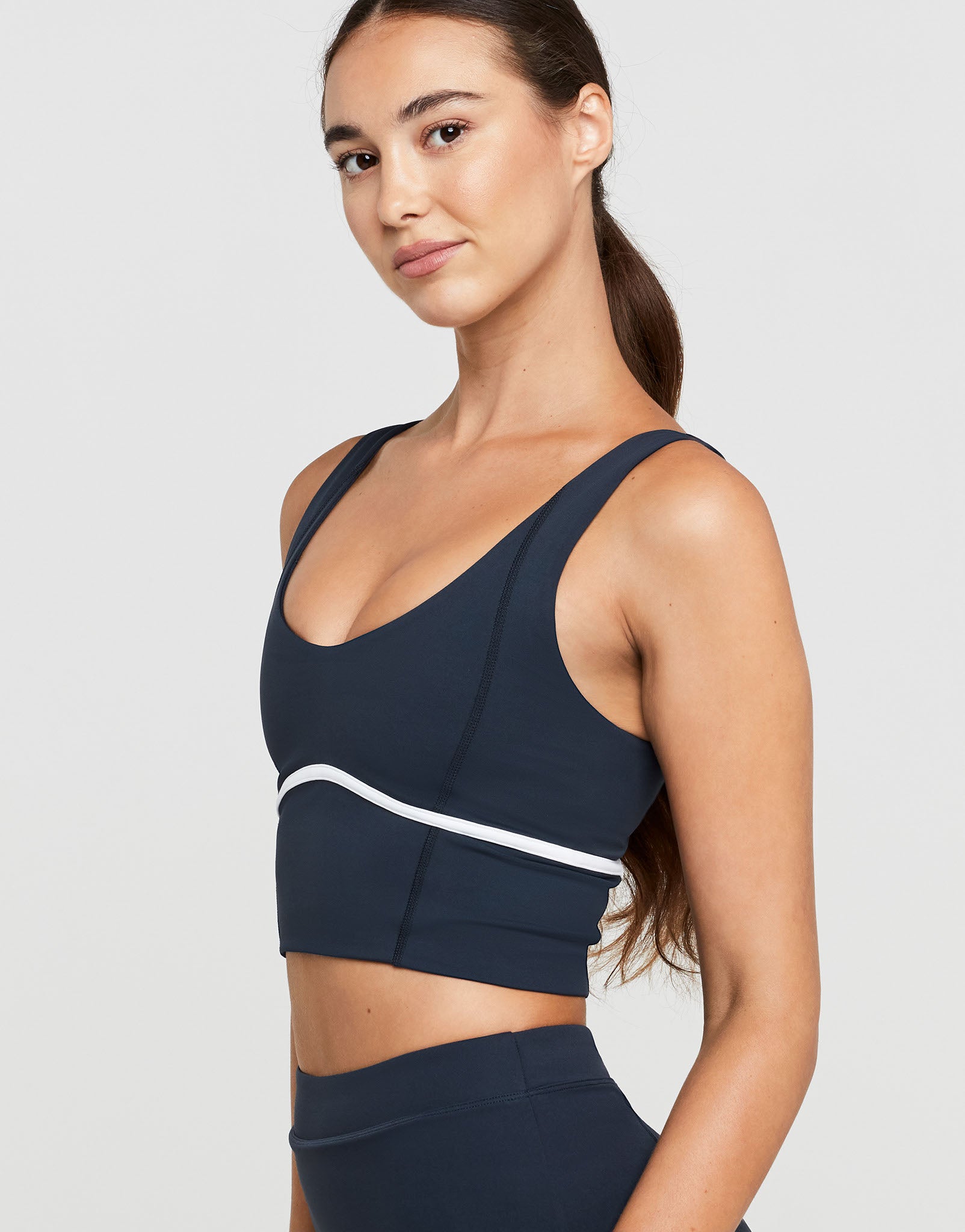 Lilybod_AVA_Sports_Bra_Navy_White_LC72_NB_03.jpeg