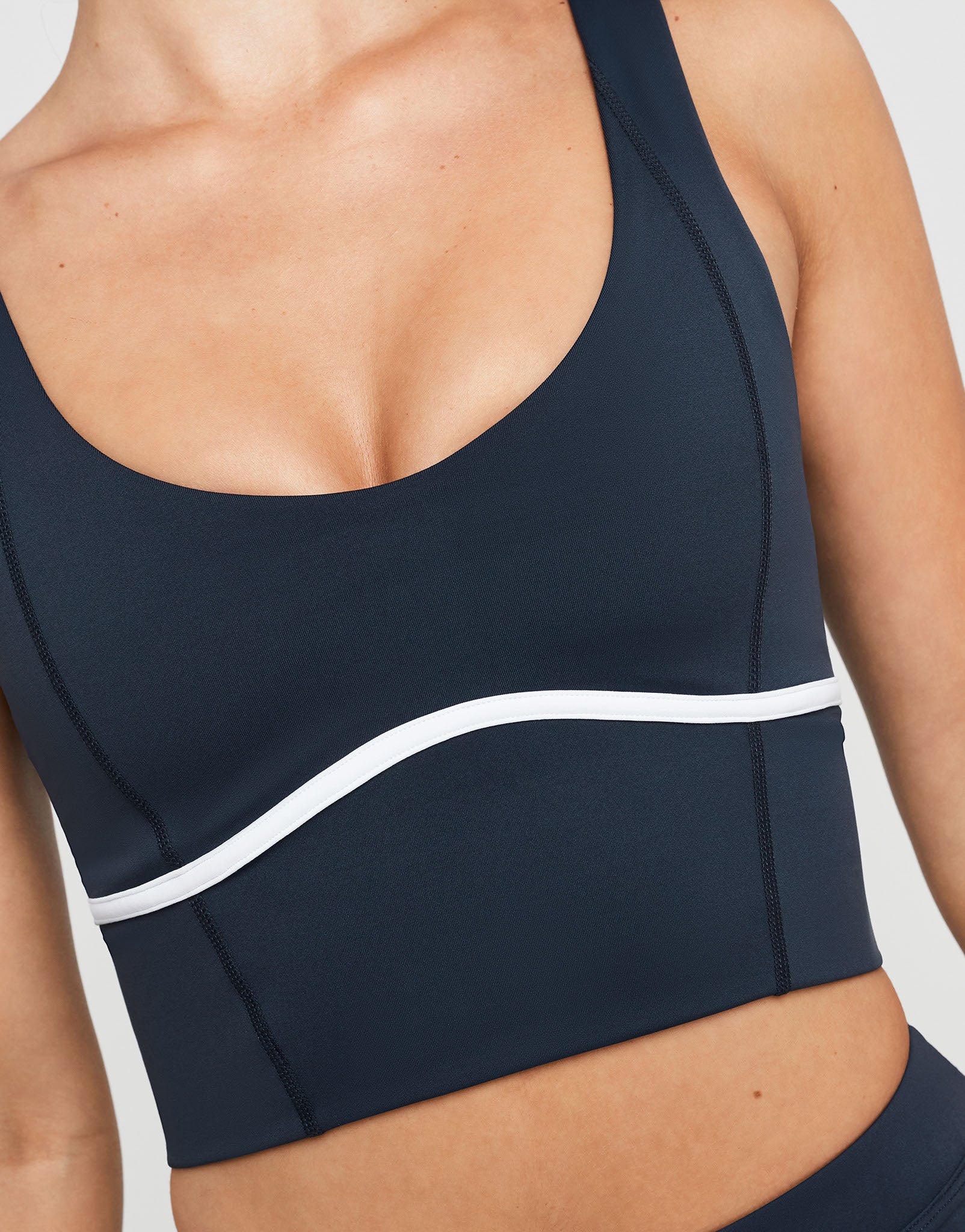 Lilybod_AVA_Sports_Bra_Navy_White_LC72_NB_07.jpeg