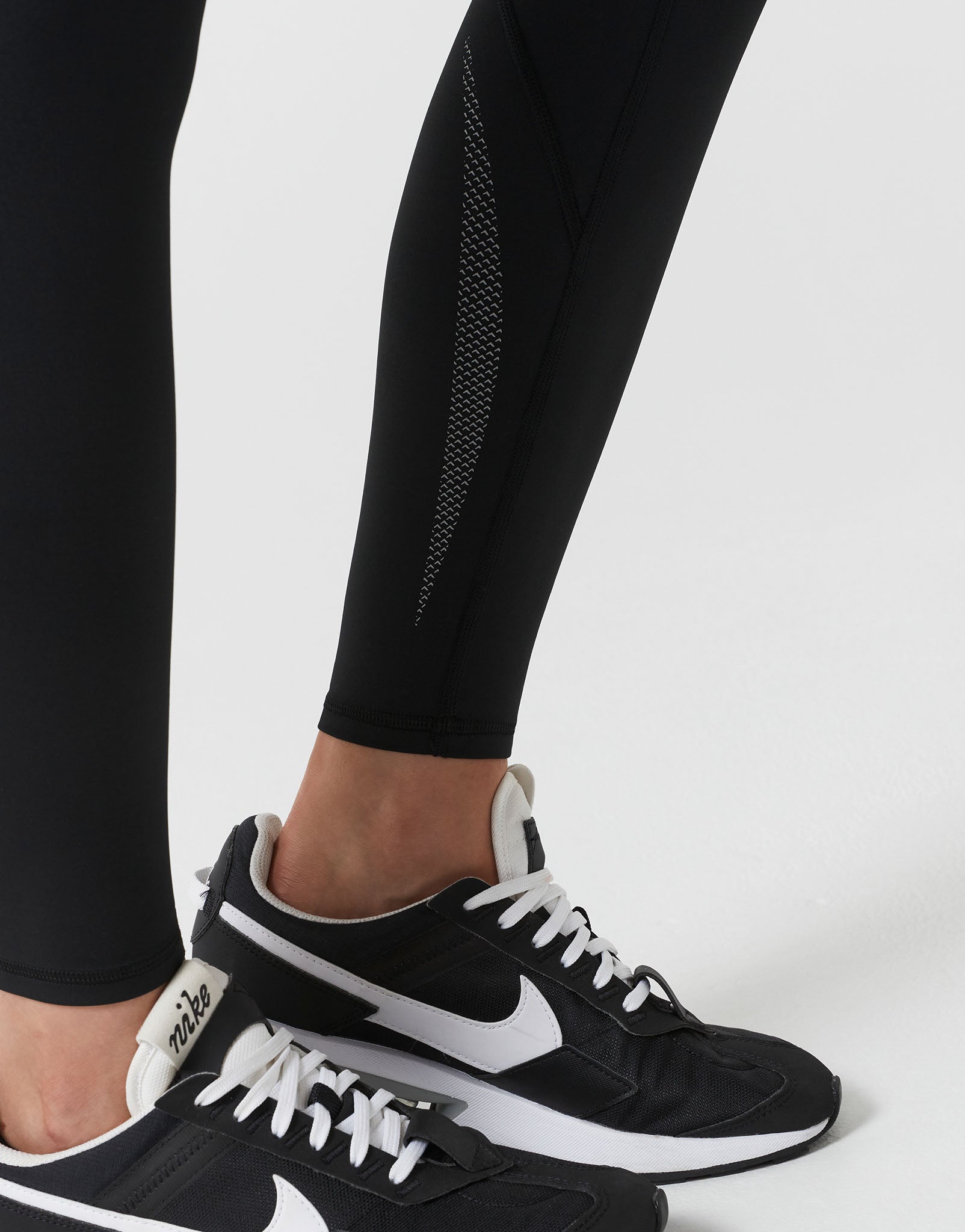 Lilybod_CHELSEA_Ultra_Core_Run_Legging_Black_LL198_BL_07.jpeg