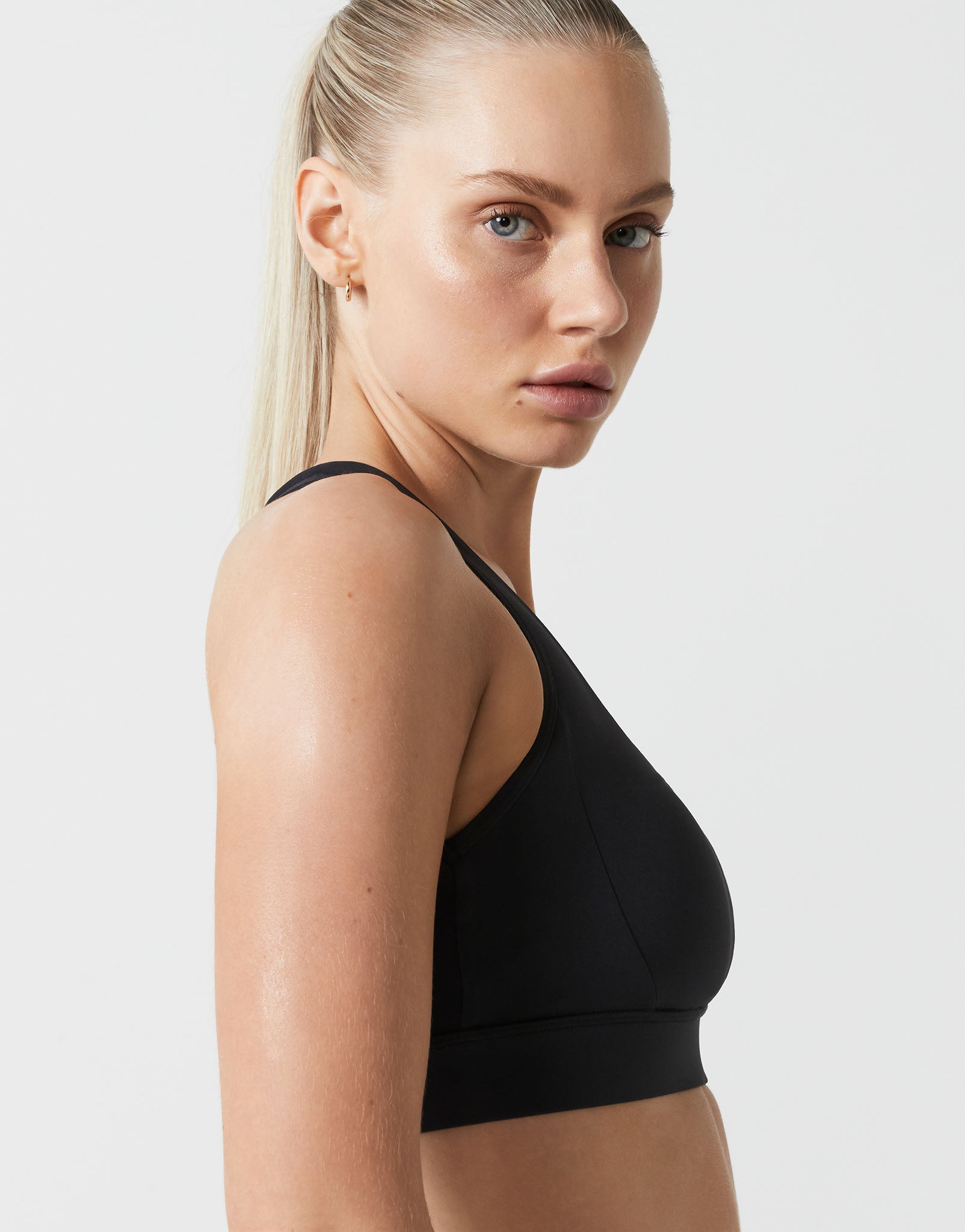 Lilybod_FRANKIE_Cloud_Core_Sports_Bra_Black_SC_22_BL_04_n1.jpeg