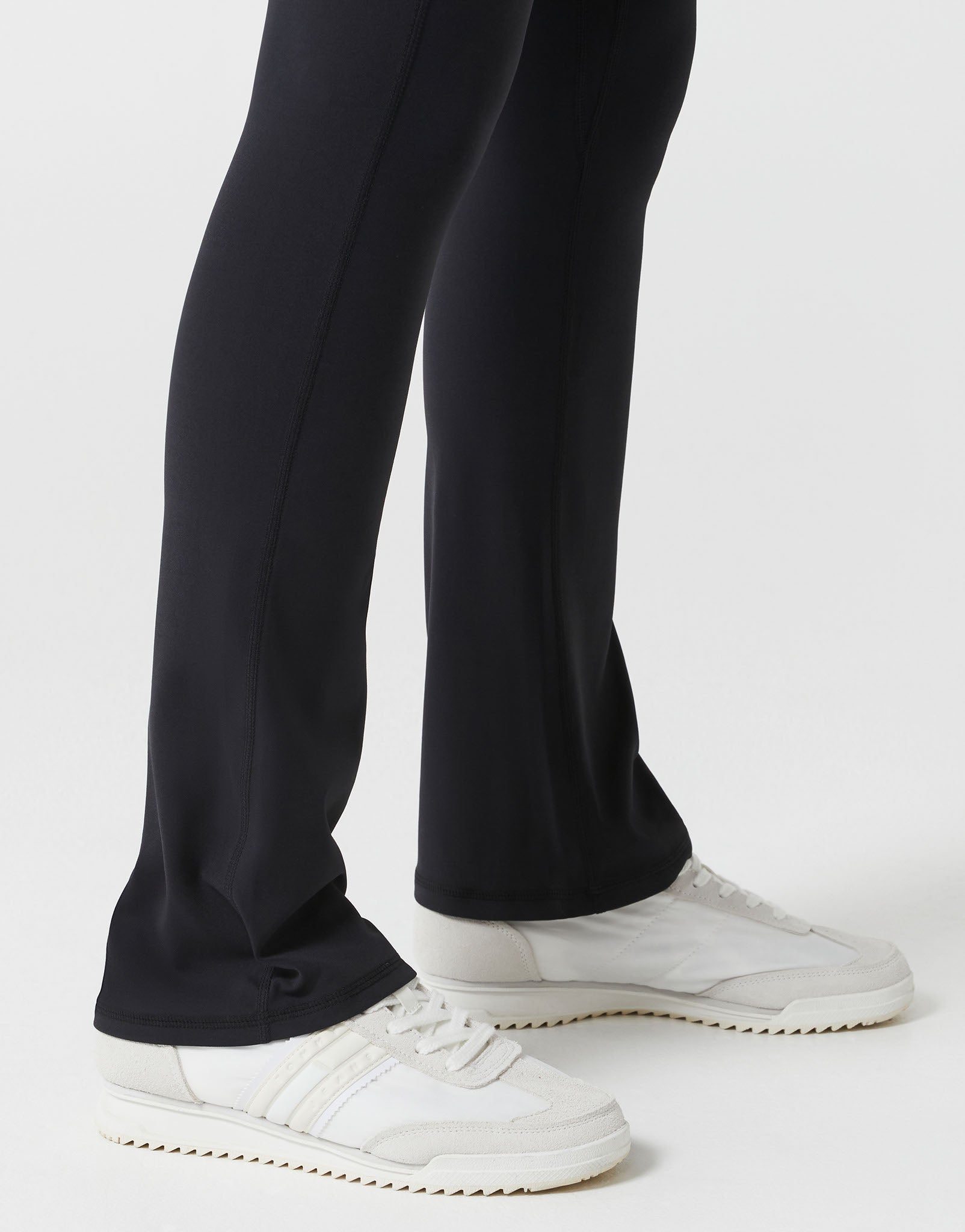 Lilybod_HARLOW_Cloud_Core_Bootleg_Legging_Black_SL_196_BL_09.jpeg