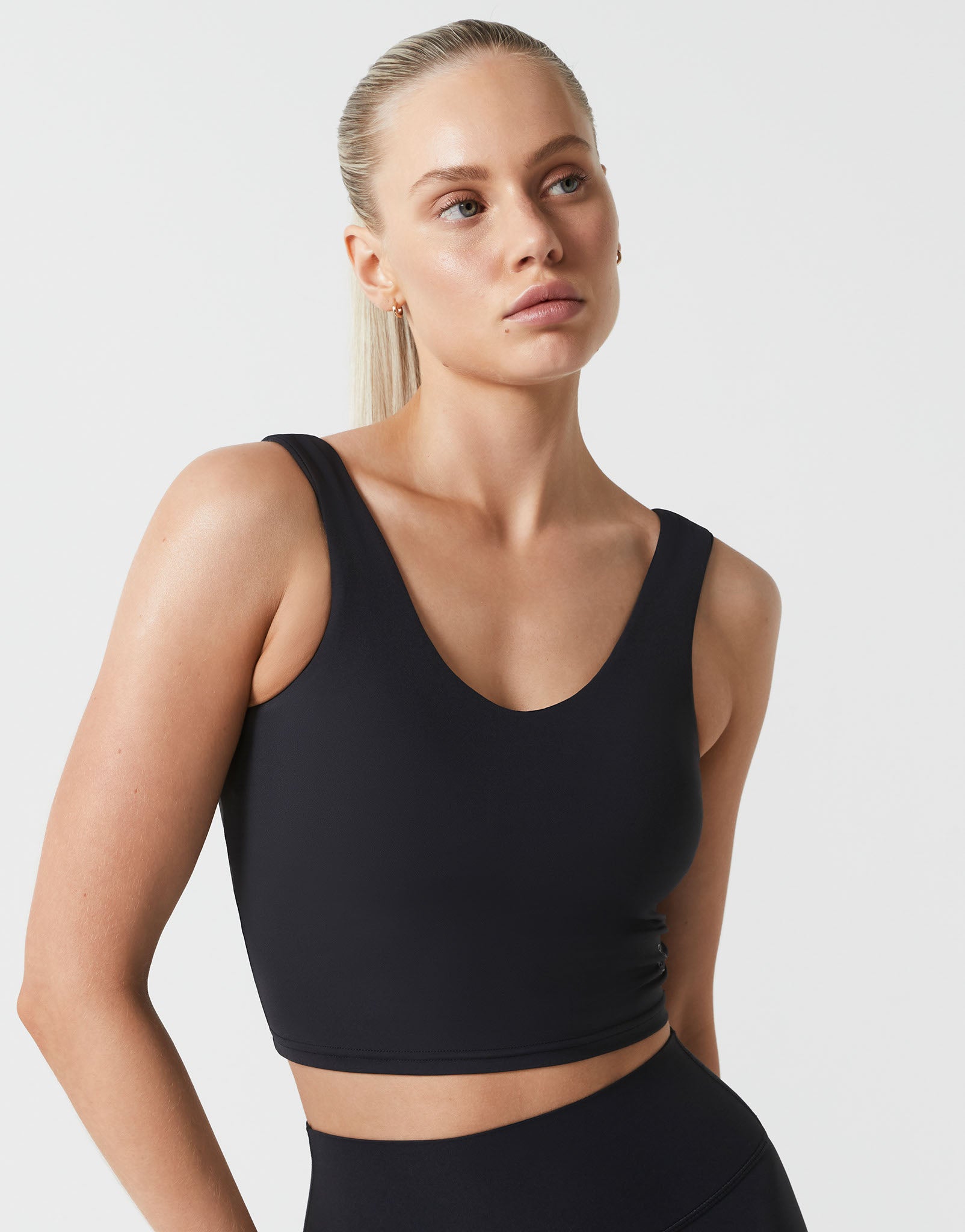 Lilybod_HARPER_Cloud_Core_Sports_Bra_Black_SC_131_BL_03.jpeg