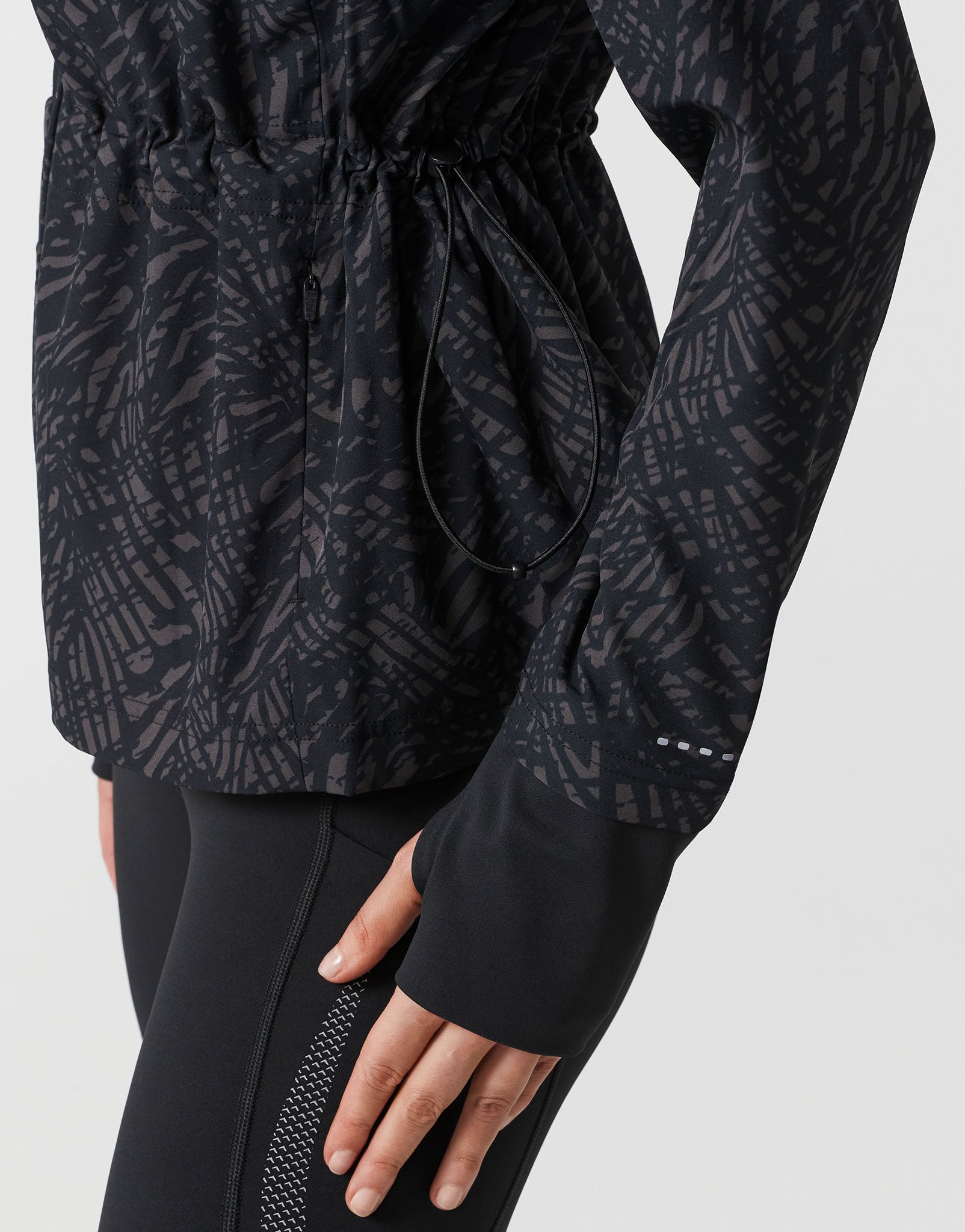 Lilybod_HELENA_Running_Jacket_Leopard_Print_Black_LJ004_BLP_07.jpeg
