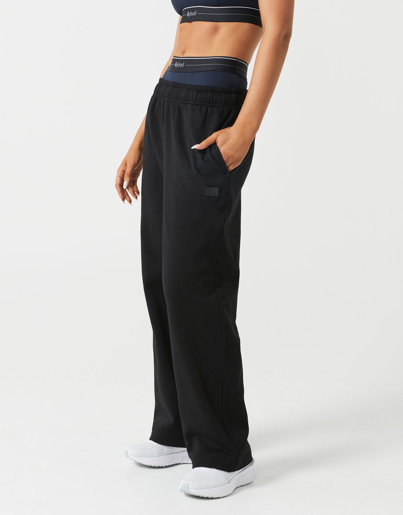 Lilybod_KYOTO_Wide_Leg_Jogger_Black_LL219_BL_02.jpeg
