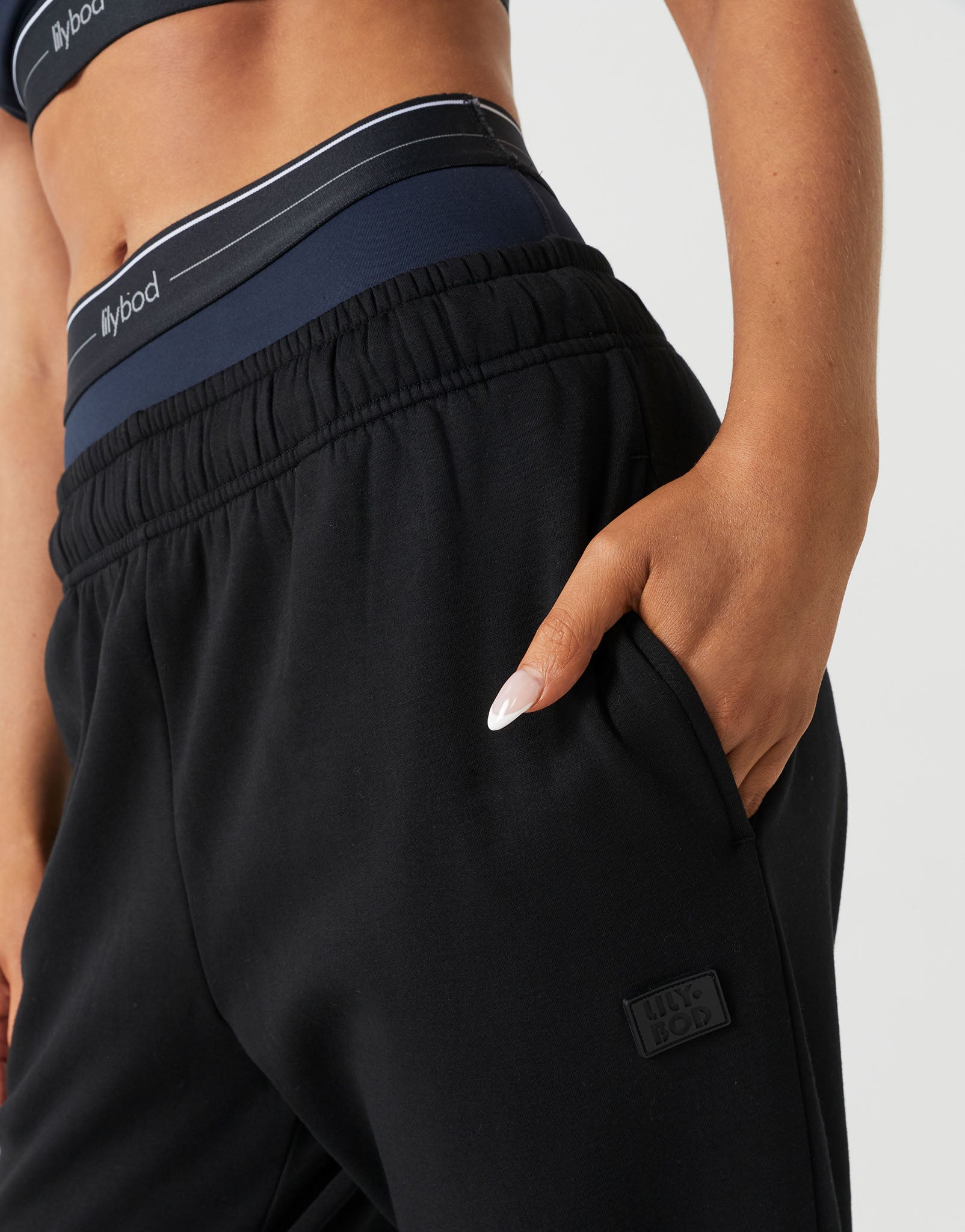 Lilybod_KYOTO_Wide_Leg_Jogger_Black_LL219_BL_03.jpeg