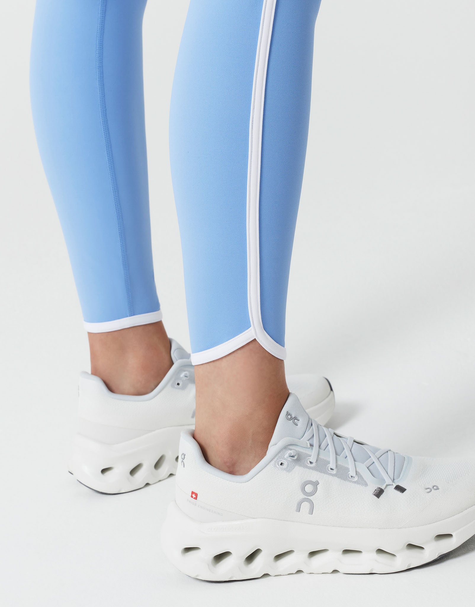 Lilybod_MADISON_Stripe_Legging_Azure_Blue_LL195_AZ_08.jpeg