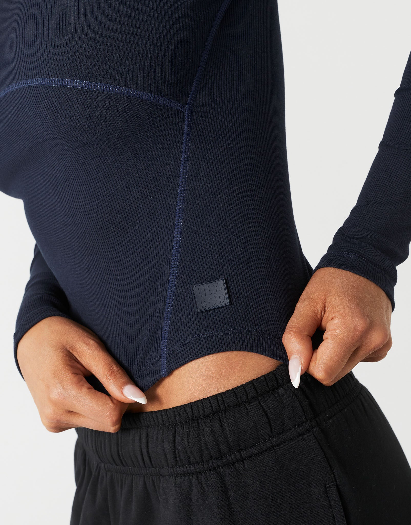 Lilybod_SEOUL_Tech_Long_Sleeve_Tee_Midnight_LT138_MN_02.jpeg