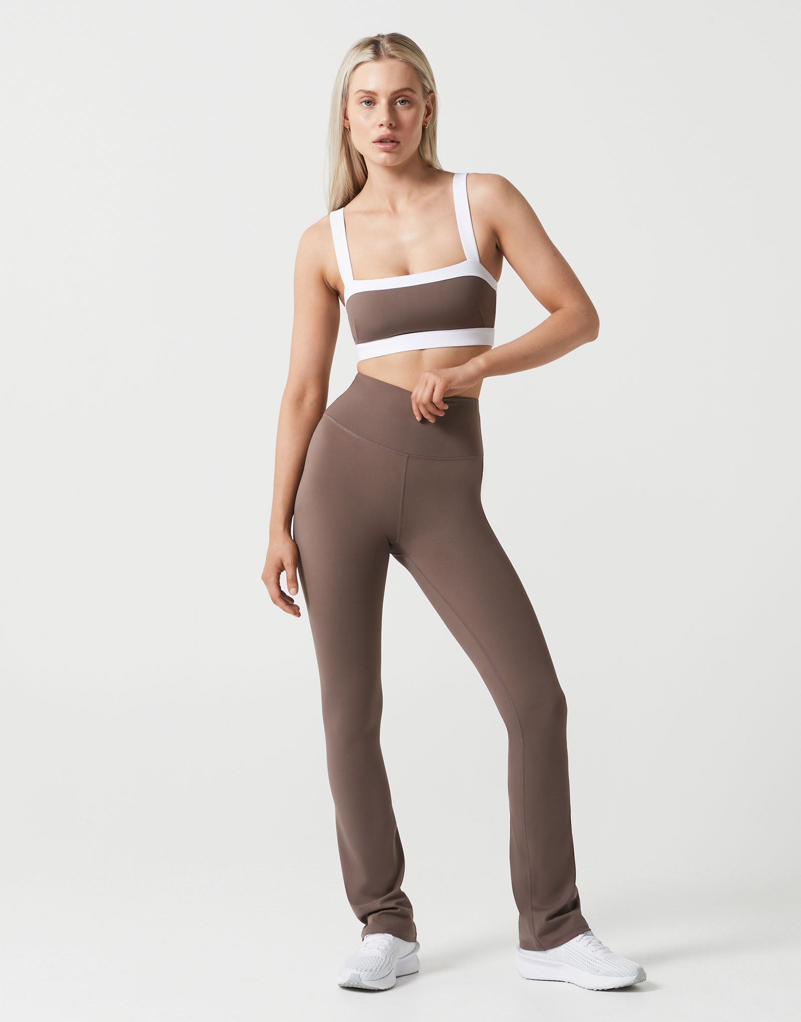 Lilybod_ZARRA_Bootcut_Legging_Fit_Coffee_LL162_CF_01.jpeg