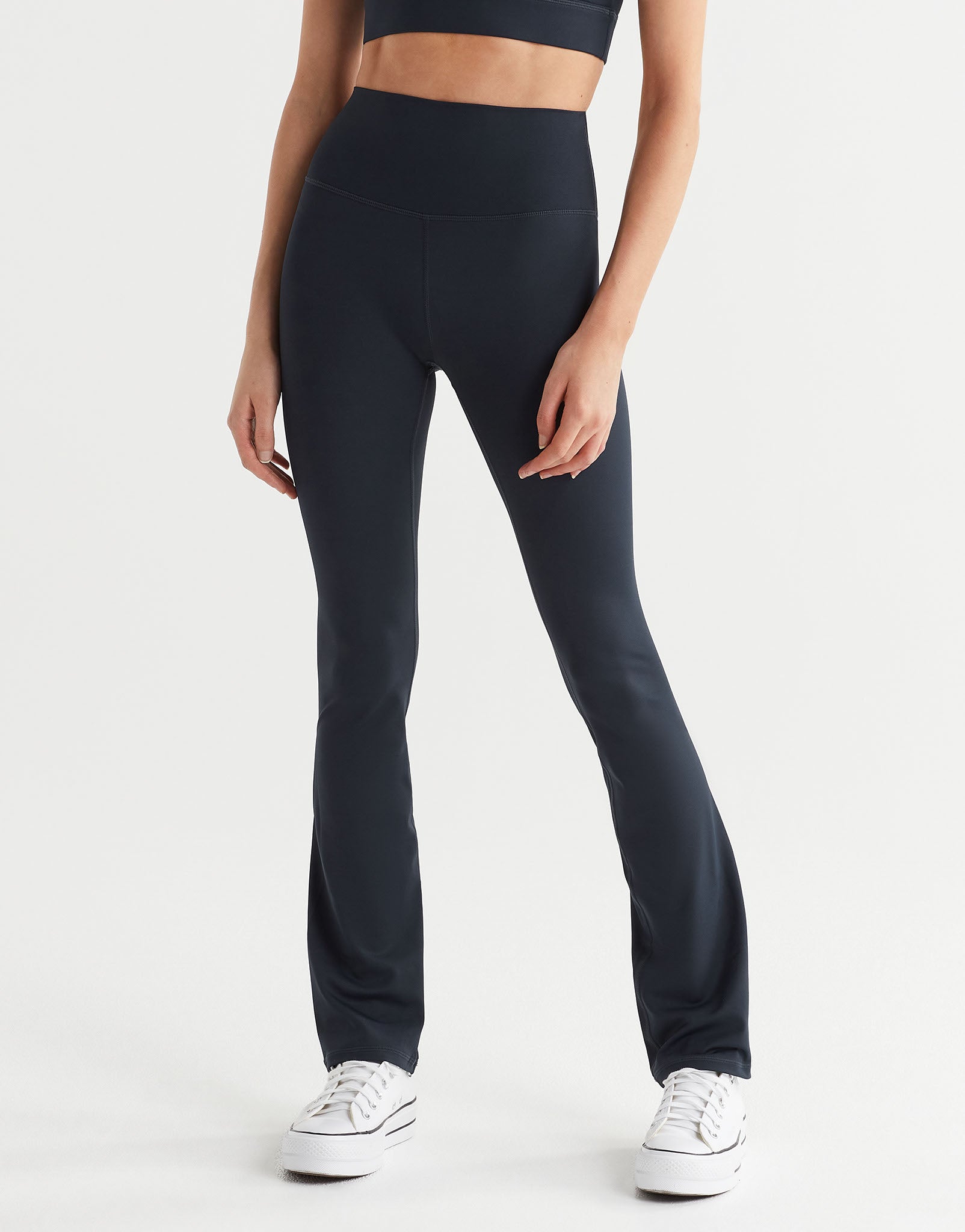 Lilybod_ZARRA_Bootcut_Legging_Fit_Navy_LL162_SC_2.jpeg